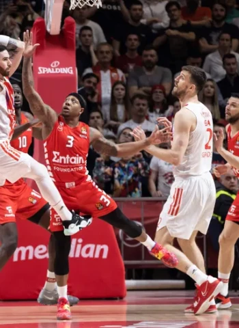 El Estrella Roja vence al Olympiacos para echar salsa pimienta al liderato, 87-79