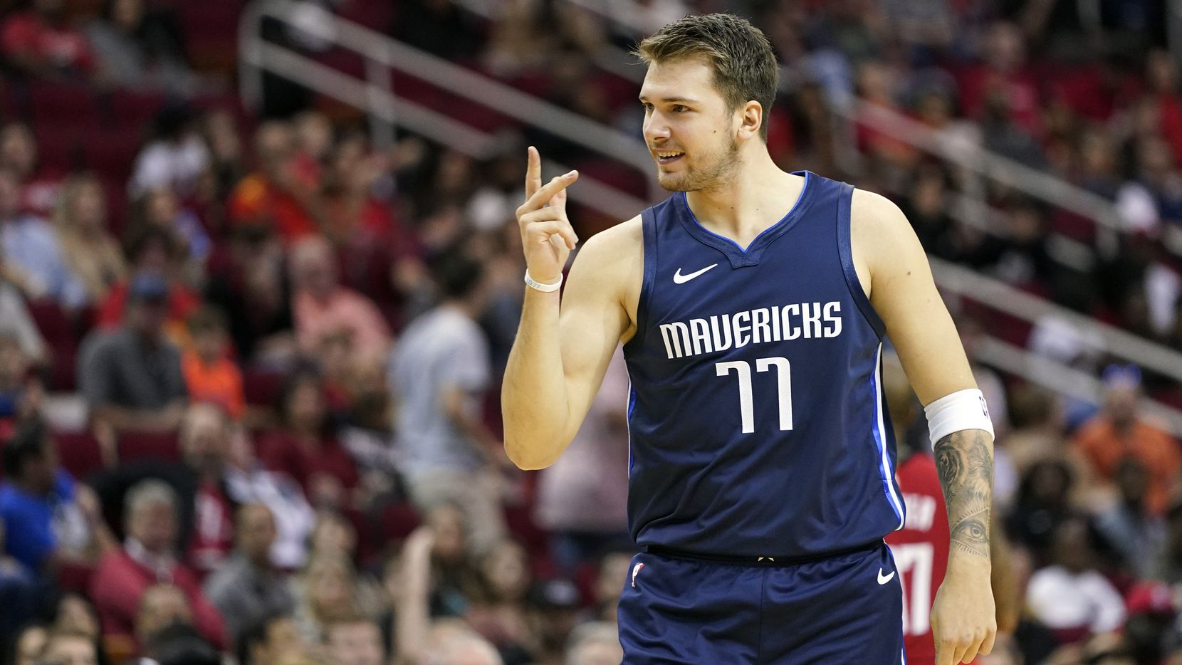 Spencer Dinwiddie y Luka Doncic, jugadores de la semana en la NBA