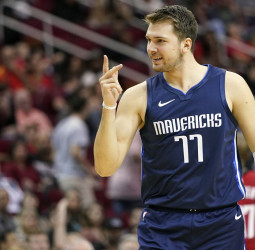 Spencer Dinwiddie y Luka Doncic, jugadores de la semana en la NBA