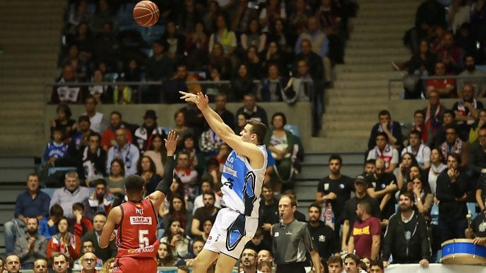 El Rio Natura Monbus Obradoiro se apunta su primera victoria ante su afición (80-63)