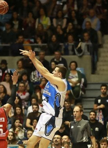El Rio Natura Monbus Obradoiro se apunta su primera victoria ante su afición (80-63)