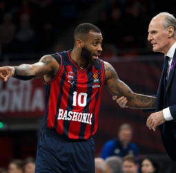 Miller-McIntyre comanda la victoria del Baskonia ante el ALBA, 88-71