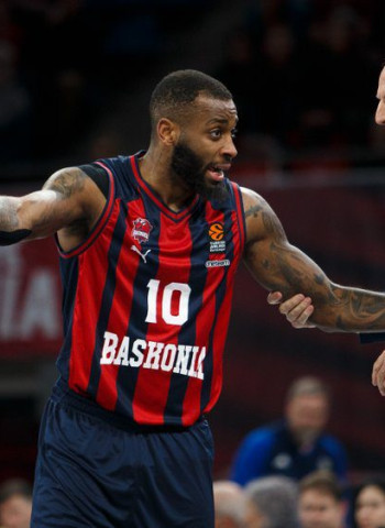 Miller-McIntyre comanda la victoria del Baskonia ante el ALBA, 88-71