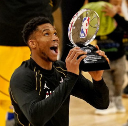 Antetokounmpo hace historia con su MVP del All-Star