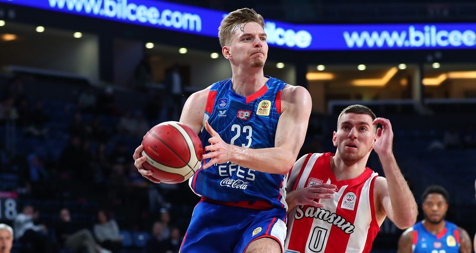 Justus Hollatz seguirá siendo jugador del Anadolu Efes
