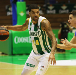 Feldeine conduce al Coosur Betis al triunfo (74-62)
