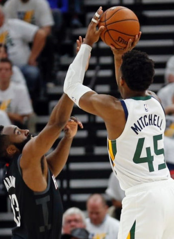 Mitchell lidera la primera victoria en los playoffs de los Jazz (107-91) [3-1]