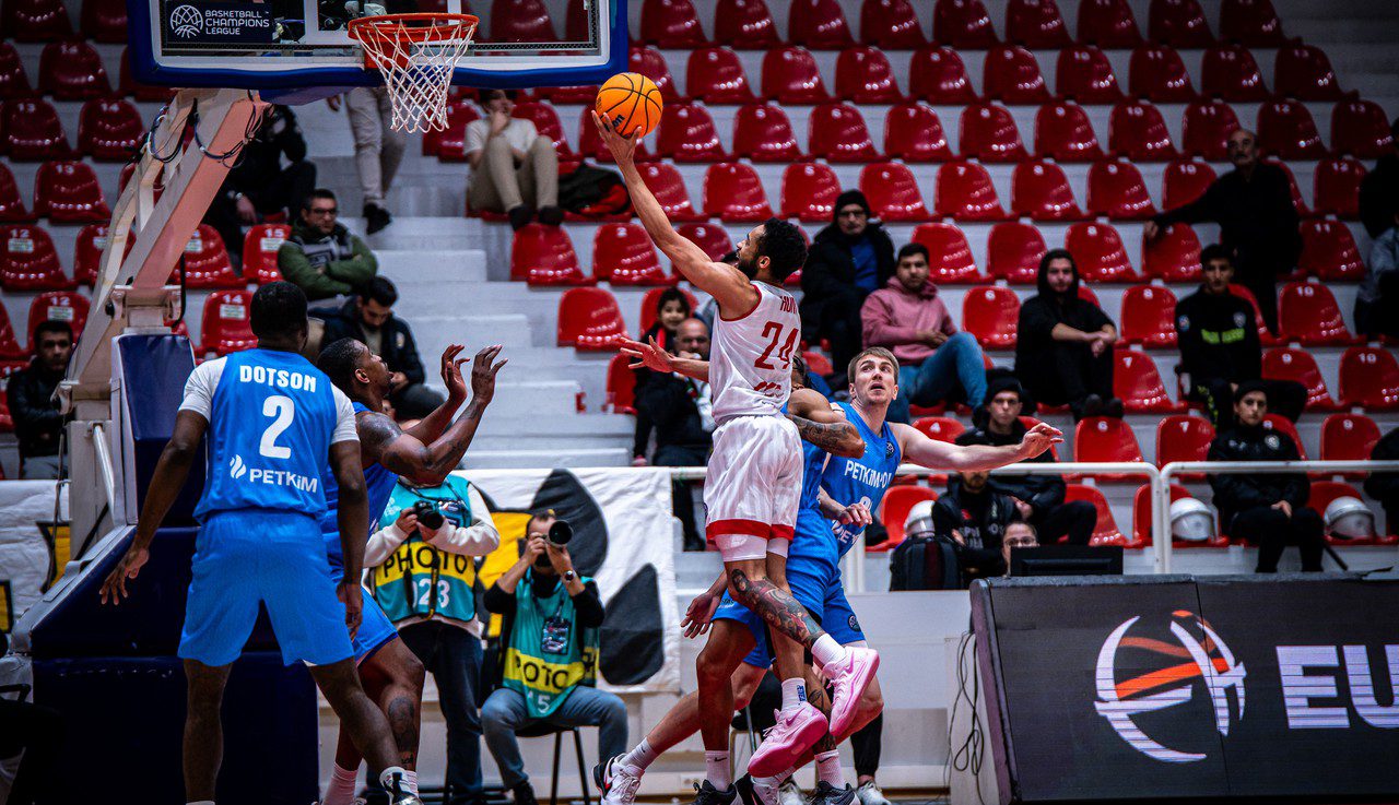 El BAXI Manresa lucha hasta un cara o cruz final con derrota en Turquía, 89-86