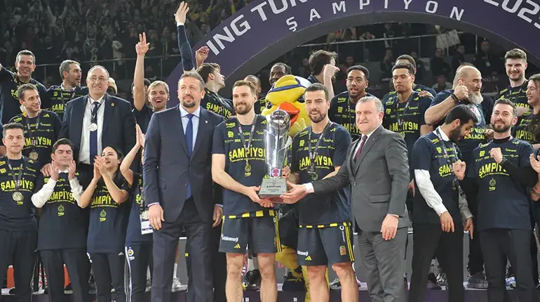 Fenerbahce defiende su copa turca ante el Besiktas, 104-81