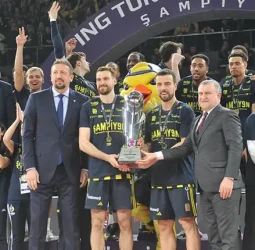 Fenerbahce defiende su copa turca ante el Besiktas, 104-81