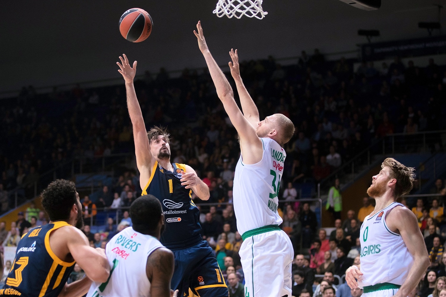 Entre Shved y Jovic lideran la victoria del Khimki ante el Zalgiris Kaunas (83-74)