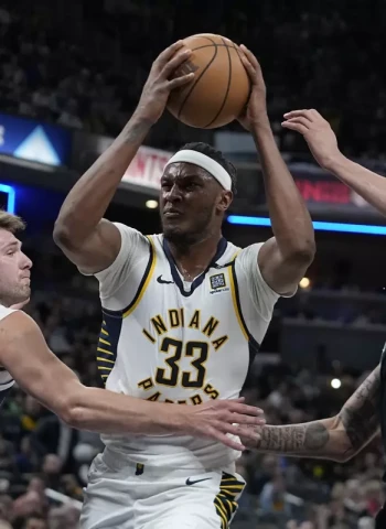 Myles Turner reduce a los Mavericks
