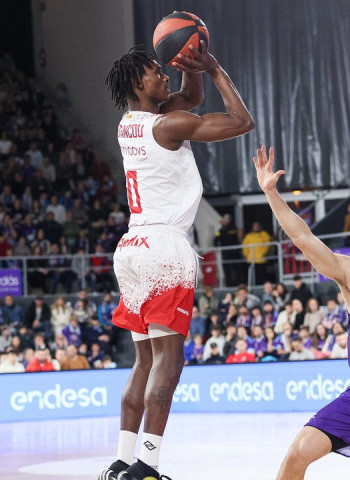 Badio contiene la inspiración de Pasecniks para reinar en Palencia (88-95)