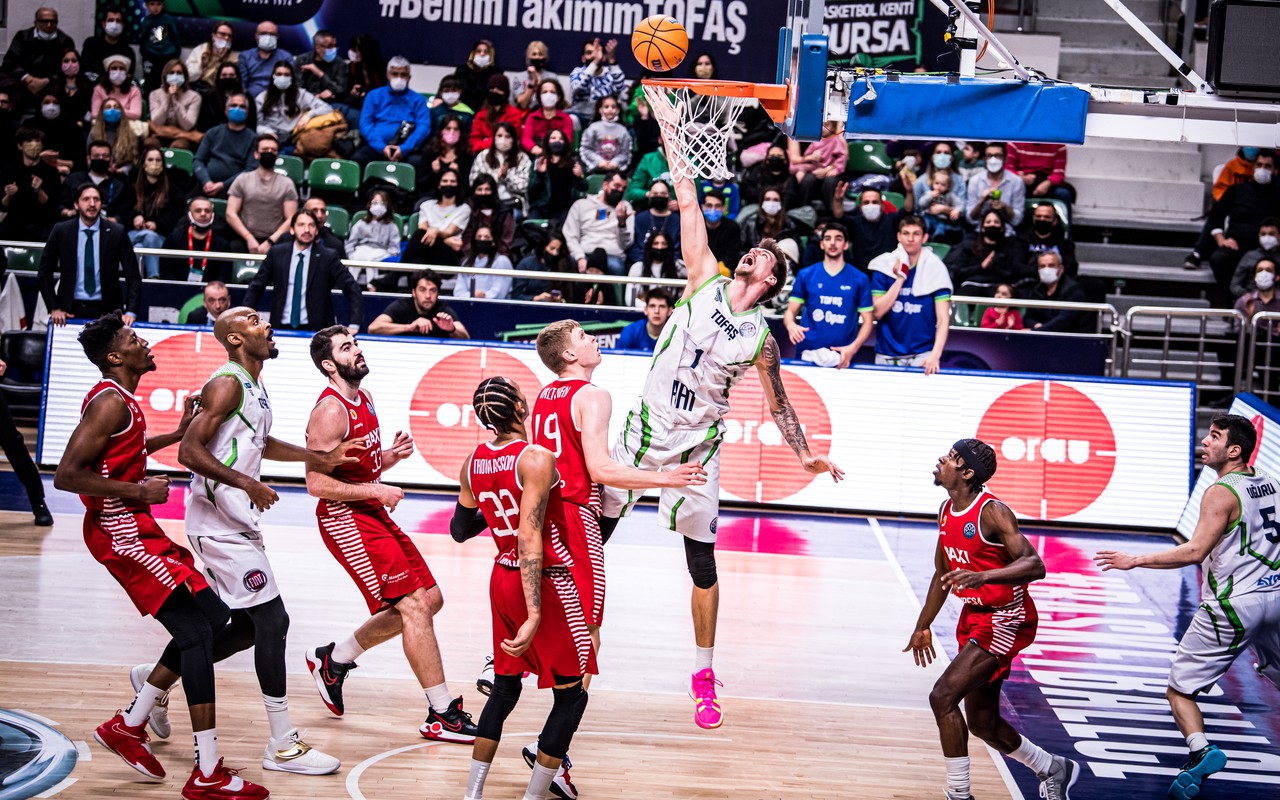 El BAXI Manresa sale perdedor del cara o cruz final con el Tofas (74-68)