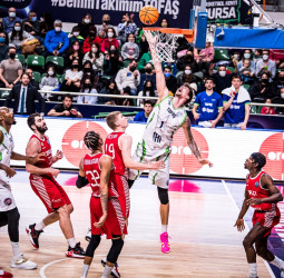 El BAXI Manresa sale perdedor del cara o cruz final con el Tofas (74-68)