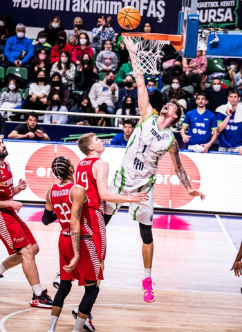 El BAXI Manresa sale perdedor del cara o cruz final con el Tofas (74-68)