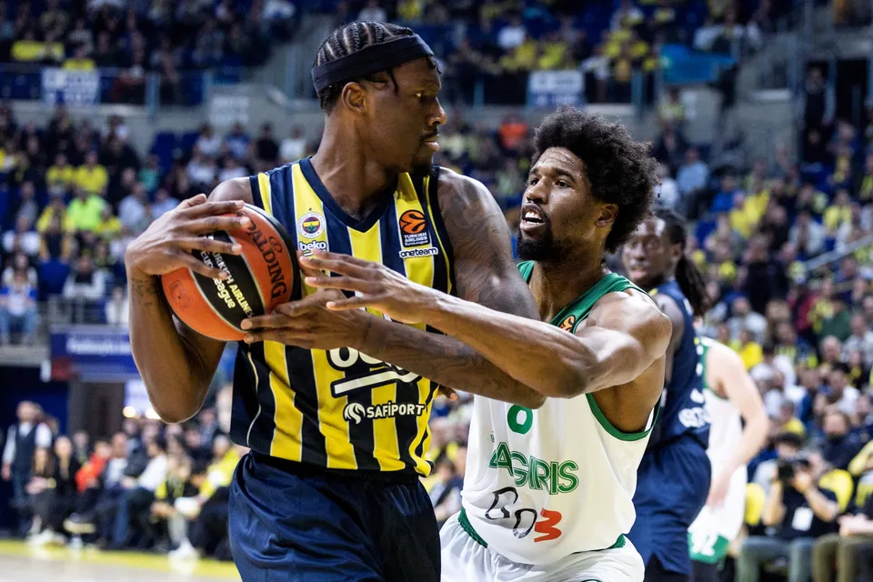 Hayes-Davis lidera al Fenerbahçe ante el Zalgiris, 87-79