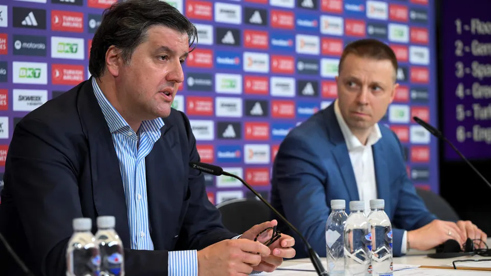 Dejan Bodiroga y Paulius Motiejunas, hablan con los medios en Berlín