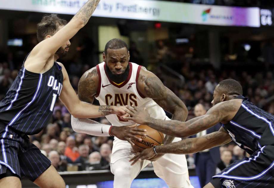 Vuelve Harden, Embiid destaca y Thomas salva a los Cavs