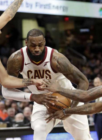 Vuelve Harden, Embiid destaca y Thomas salva a los Cavs
