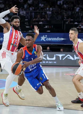 El Anadolu Efes se muestra solvente ante el Estrella Roja (72-59)