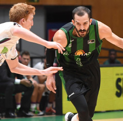 Triunfo y gran actuación del Joventut contra el Unicaja (81-73)