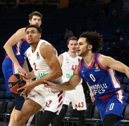 El Bayern mantiene su gran nivel ante el Anadolu Efes (71-74)