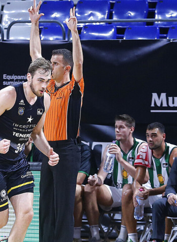 Mejor inicio de la historia del CB 1939 Canarias (5-0) sobreviviendo a Tomic (35 de valoración)