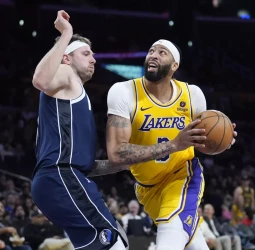 Los Lakers amargan la vuelta de Doncic