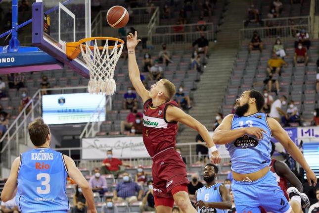 Covirán Granada se gusta para sumar el primer punto de la serie (67-53)