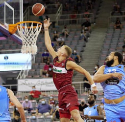 Covirán Granada se gusta para sumar el primer punto de la serie (67-53)
