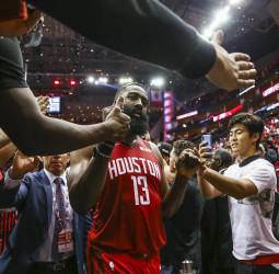 Los Rockets se hacen fuerte en Houston (108-112) y empatan la serie [2-2]