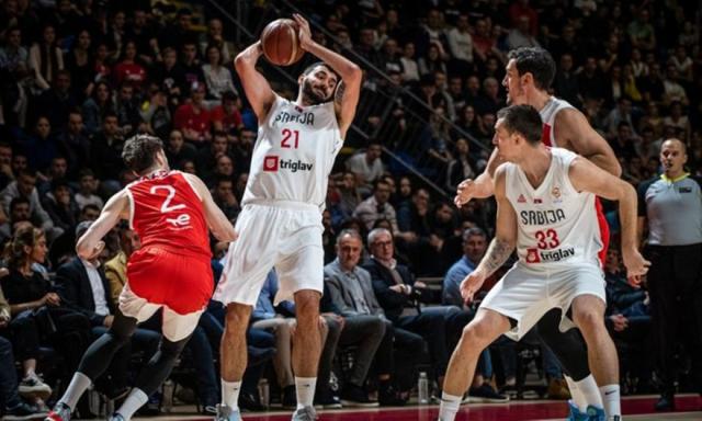 Serbia gana el thriller en casa sobre Turquía