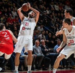 Serbia gana el thriller en casa sobre Turquía