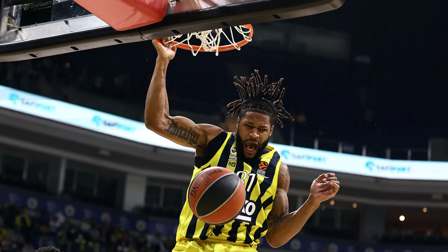 El Fenerbahce vence al Efes en el primer partido de la final turca