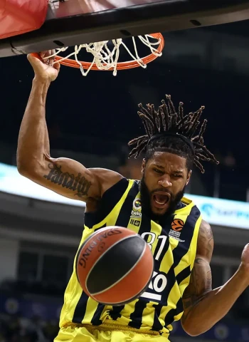 El Fenerbahce vence al Efes en el primer partido de la final turca