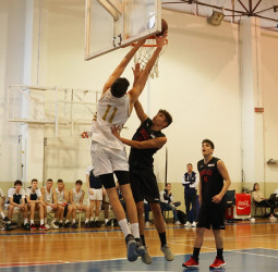 El Real Madrid demuestra que ha venido a por todas al ‘XXIII Fred Olsen Express International Basketball Tournament’ y vence al Unelco