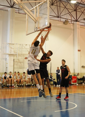 El Real Madrid demuestra que ha venido a por todas al ‘XXIII Fred Olsen Express International Basketball Tournament’ y vence al Unelco