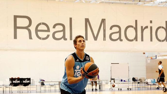 Pablo Laso ya cuenta con dos nuevos jugadores, tras incorporarse Jaycee Carroll y Jeffery Taylor a las sesiones de trabajo del Real Madrid