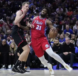 Embiid somete a los Raptors a lo CID Campeador