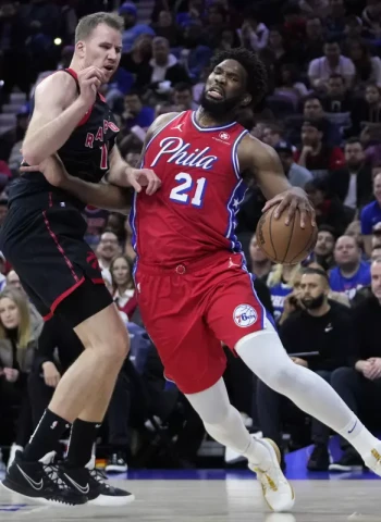 Embiid somete a los Raptors a lo CID Campeador