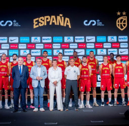#LaFamilia se presenta en la sede de Endesa con la vista puesta en el Eurobasket 2025
