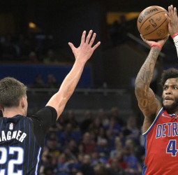 Los Pistons se imponen a los Magic con 51 puntos de Bey