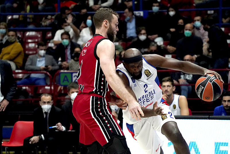 El Milán sigue en racha para ahondar aún más la crisis del Anadolu Efes (75-71)