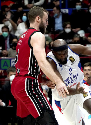 El Milán sigue en racha para ahondar aún más la crisis del Anadolu Efes (75-71)