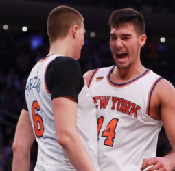 Willy Hernángomez se da un homenaje NBA en el derbi neoyorquino