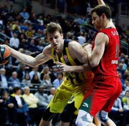 Vesely rechazó irse ahora a la NBA