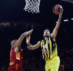 El Fenerbahce ahonda un poco más la crisis del Galatasaray (87-103)