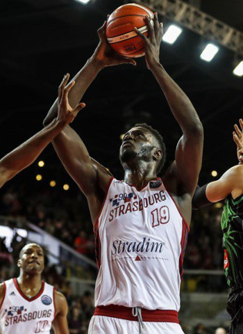 Baskonia busca un jugador que cubra la marcha de Poirier y recuperará al cedido Fall