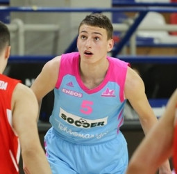La perla serbia Nikola Jovic, en la órbita de Real Madrid y Barcelona